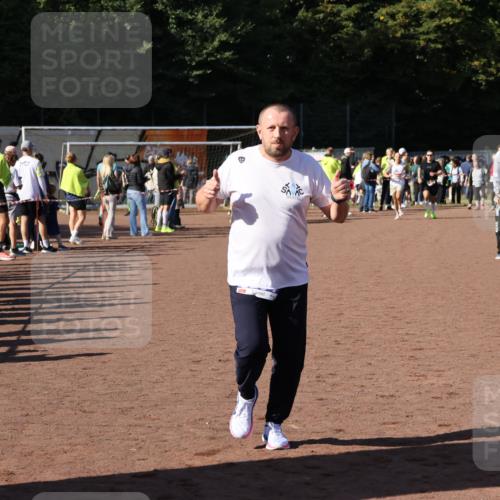 27.09.2026 - 35. Volkslauf durch das schöne Alstertal Strokosch-Dieckow http://msf.ph/oto/10584244 27.09.2026 11:39:25 Ziel 1438, 3294 meine-sportfotos.de