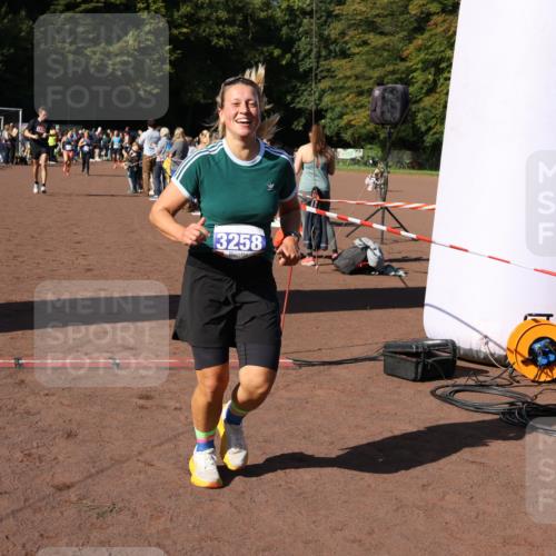 27.09.2026 - 35. Volkslauf durch das schöne Alstertal Strokosch-Dieckow http://msf.ph/oto/10584248 27.09.2026 11:36:55 Ziel 1439, 3258, 3332, 3963 meine-sportfotos.de