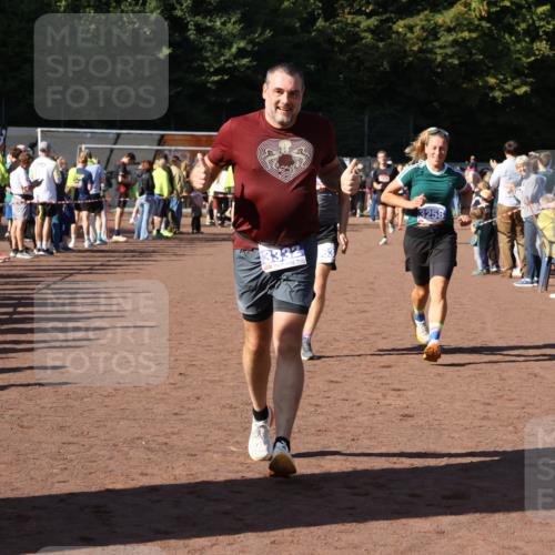 27.09.2026 - 35. Volkslauf durch das schöne Alstertal Strokosch-Dieckow http://msf.ph/oto/10584273 27.09.2026 11:36:52 Ziel 1439, 3258, 3259, 3332, 3963 meine-sportfotos.de
