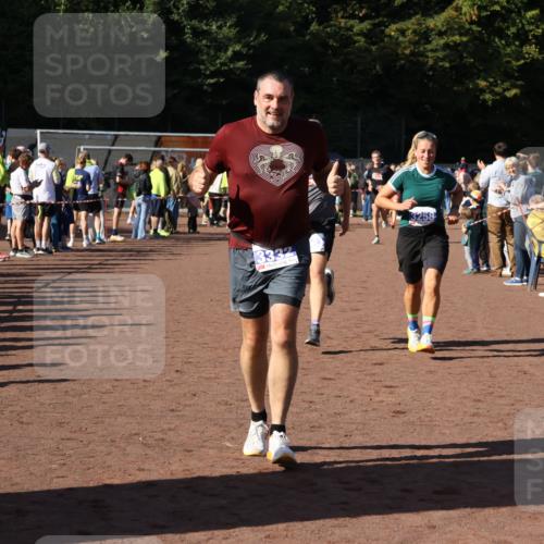 27.09.2026 - 35. Volkslauf durch das schöne Alstertal Strokosch-Dieckow http://msf.ph/oto/10584275 27.09.2026 11:36:52 Ziel 1439, 3258, 3259, 3332, 3963 meine-sportfotos.de