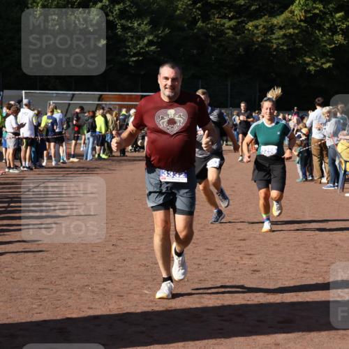 27.09.2026 - 35. Volkslauf durch das schöne Alstertal Strokosch-Dieckow http://msf.ph/oto/10584279 27.09.2026 11:36:52 Ziel 1439, 3258, 3259, 3332, 3963 meine-sportfotos.de