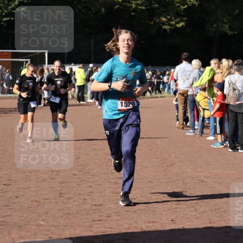 27.09.2026 - 35. Volkslauf durch das schöne Alstertal Strokosch-Dieckow http://msf.ph/oto/10584291 27.09.2026 11:39:11 Ziel 1529, 3148, 3159 meine-sportfotos.de