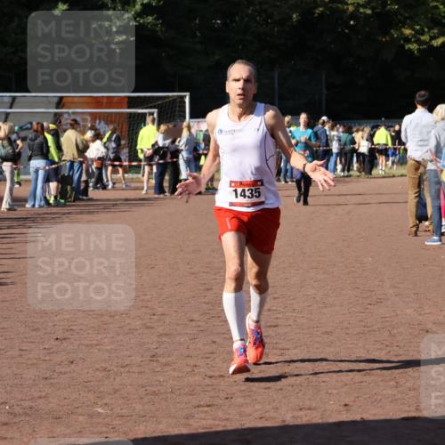 27.09.2026 - 35. Volkslauf durch das schöne Alstertal Strokosch-Dieckow http://msf.ph/oto/10584313 27.09.2026 11:39:03 Ziel 1435 meine-sportfotos.de