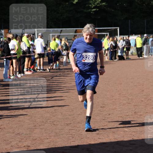 27.09.2026 - 35. Volkslauf durch das schöne Alstertal Strokosch-Dieckow http://msf.ph/oto/10584318 27.09.2026 11:38:45 Ziel 2095, 3280 meine-sportfotos.de
