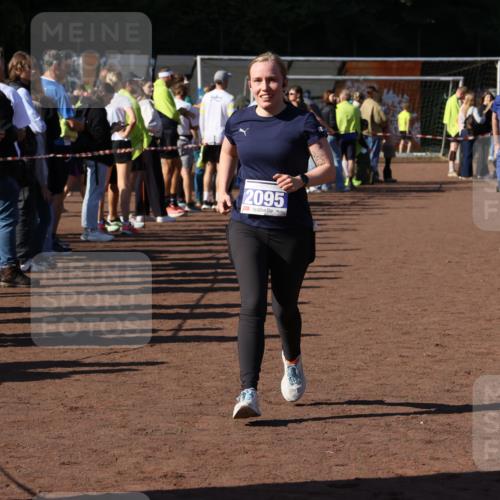 27.09.2026 - 35. Volkslauf durch das schöne Alstertal Strokosch-Dieckow http://msf.ph/oto/10584336 27.09.2026 11:38:42 Ziel 2095, 3280 meine-sportfotos.de