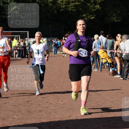 27.09.2026 - 35. Volkslauf durch das schöne Alstertal Strokosch-Dieckow http://msf.ph/oto/10584340 27.09.2026 11:36:36 Ziel 3015, 3016, 3421 meine-sportfotos.de