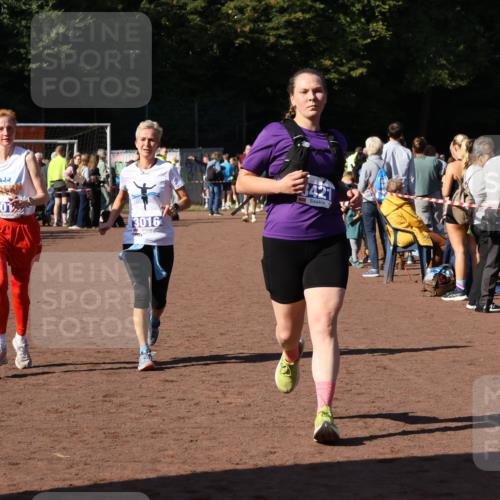 27.09.2026 - 35. Volkslauf durch das schöne Alstertal Strokosch-Dieckow http://msf.ph/oto/10584342 27.09.2026 11:36:36 Ziel 3015, 3016, 3421 meine-sportfotos.de