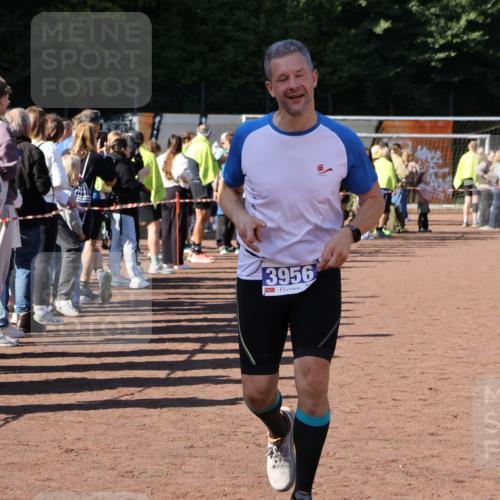 27.09.2026 - 35. Volkslauf durch das schöne Alstertal Strokosch-Dieckow http://msf.ph/oto/10584356 27.09.2026 11:36:31 Ziel 3015, 3016, 3310, 3421, 3956 meine-sportfotos.de