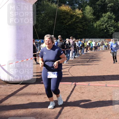 27.09.2026 - 35. Volkslauf durch das schöne Alstertal Strokosch-Dieckow http://msf.ph/oto/10584376 27.09.2026 11:36:26 Ziel 1432, 3310, 3956, 3957 meine-sportfotos.de
