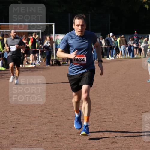 27.09.2026 - 35. Volkslauf durch das schöne Alstertal Strokosch-Dieckow http://msf.ph/oto/10584379 27.09.2026 11:38:18 Ziel 1434, 3153 meine-sportfotos.de