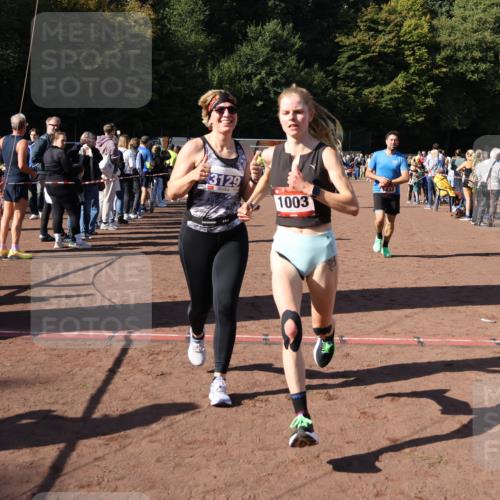27.09.2026 - 35. Volkslauf durch das schöne Alstertal Strokosch-Dieckow http://msf.ph/oto/10584386 27.09.2026 11:36:22 Ziel 1003, 1432, 3129, 3182, 3183, 3310, 3957 meine-sportfotos.de