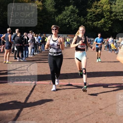 27.09.2026 - 35. Volkslauf durch das schöne Alstertal Strokosch-Dieckow http://msf.ph/oto/10584396 27.09.2026 11:36:21 Ziel 1003, 1432, 3129, 3182, 3183, 3310, 3957 meine-sportfotos.de