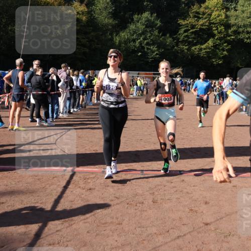 27.09.2026 - 35. Volkslauf durch das schöne Alstertal Strokosch-Dieckow http://msf.ph/oto/10584400 27.09.2026 11:36:21 Ziel 1003, 1432, 3129, 3182, 3183, 3310, 3957 meine-sportfotos.de