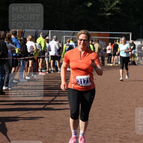 27.09.2026 - 35. Volkslauf durch das schöne Alstertal Strokosch-Dieckow http://msf.ph/oto/10584403 27.09.2026 11:38:05 Ziel 2242, 3104, 3105, 3171 meine-sportfotos.de
