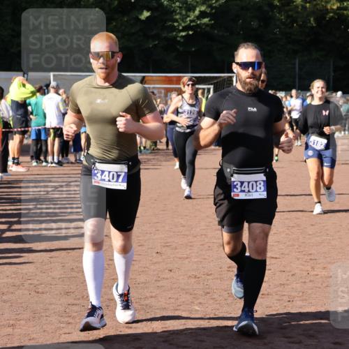 27.09.2026 - 35. Volkslauf durch das schöne Alstertal Strokosch-Dieckow http://msf.ph/oto/10584427 27.09.2026 11:36:15 Ziel 1003, 1432, 3129, 3182, 3183, 3407, 3408 meine-sportfotos.de