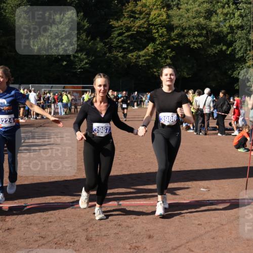 27.09.2026 - 35. Volkslauf durch das schöne Alstertal Strokosch-Dieckow http://msf.ph/oto/10584457 27.09.2026 11:36:08 Ziel 3224, 3225, 3407, 3408, 3986, 3987 meine-sportfotos.de