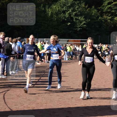 27.09.2026 - 35. Volkslauf durch das schöne Alstertal Strokosch-Dieckow http://msf.ph/oto/10584462 27.09.2026 11:36:07 Ziel 3224, 3225, 3407, 3408, 3986, 3987 meine-sportfotos.de