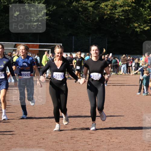 27.09.2026 - 35. Volkslauf durch das schöne Alstertal Strokosch-Dieckow http://msf.ph/oto/10584477 27.09.2026 11:36:06 Ziel 3087, 3224, 3225, 3986, 3987 meine-sportfotos.de