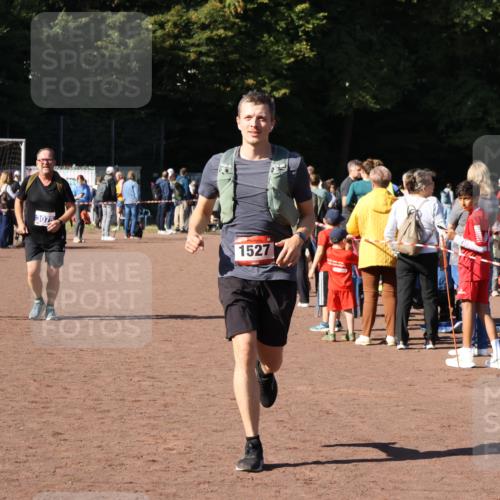 27.09.2026 - 35. Volkslauf durch das schöne Alstertal Strokosch-Dieckow http://msf.ph/oto/10584481 27.09.2026 11:51:48 Ziel 1527, 3074, 3075 meine-sportfotos.de