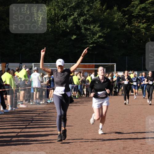 27.09.2026 - 35. Volkslauf durch das schöne Alstertal Strokosch-Dieckow http://msf.ph/oto/10584493 27.09.2026 11:35:59 Ziel 2045, 3087, 3101, 3138, 3228, 3300 meine-sportfotos.de