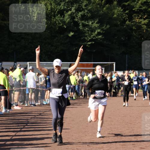 27.09.2026 - 35. Volkslauf durch das schöne Alstertal Strokosch-Dieckow http://msf.ph/oto/10584494 27.09.2026 11:35:59 Ziel 2045, 3087, 3101, 3138, 3228, 3300 meine-sportfotos.de
