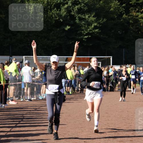 27.09.2026 - 35. Volkslauf durch das schöne Alstertal Strokosch-Dieckow http://msf.ph/oto/10584496 27.09.2026 11:35:59 Ziel 2045, 3087, 3101, 3138, 3228, 3300 meine-sportfotos.de