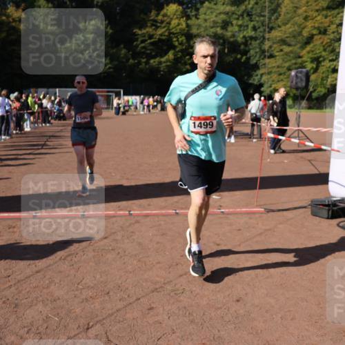 27.09.2026 - 35. Volkslauf durch das schöne Alstertal Strokosch-Dieckow http://msf.ph/oto/10584509 27.09.2026 11:51:36 Ziel 1486, 1499, 1500, 1507, 1519 meine-sportfotos.de