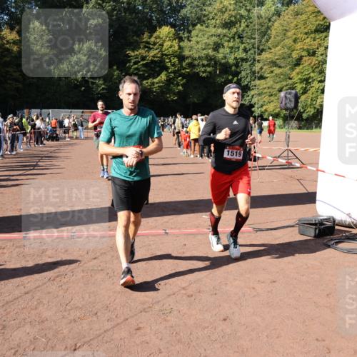27.09.2026 - 35. Volkslauf durch das schöne Alstertal Strokosch-Dieckow http://msf.ph/oto/10584538 27.09.2026 11:51:33 Ziel 1486, 1499, 1500, 1507, 1519 meine-sportfotos.de