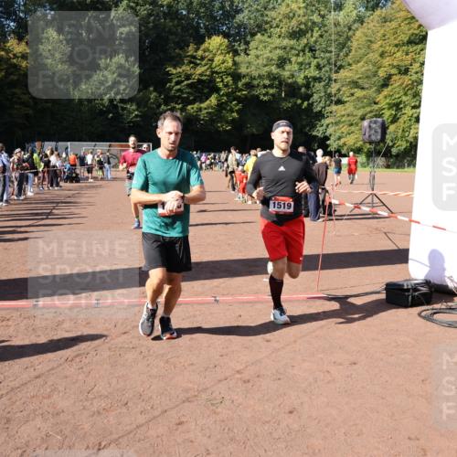 27.09.2026 - 35. Volkslauf durch das schöne Alstertal Strokosch-Dieckow http://msf.ph/oto/10584542 27.09.2026 11:51:33 Ziel 1486, 1499, 1500, 1507, 1519 meine-sportfotos.de