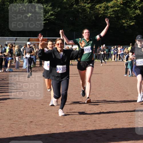 27.09.2026 - 35. Volkslauf durch das schöne Alstertal Strokosch-Dieckow http://msf.ph/oto/10584543 27.09.2026 11:35:54 Ziel 2045, 3087, 3101, 3138, 3228, 3300 meine-sportfotos.de