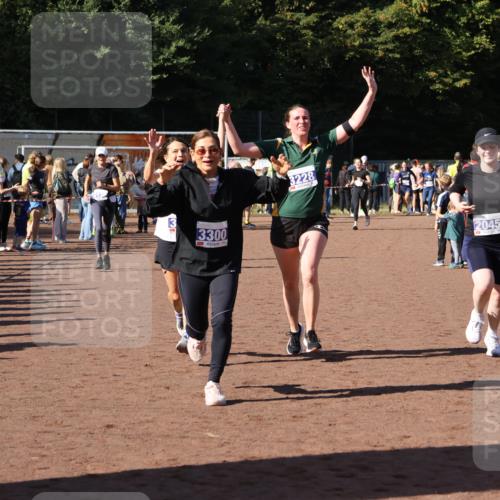 27.09.2026 - 35. Volkslauf durch das schöne Alstertal Strokosch-Dieckow http://msf.ph/oto/10584544 27.09.2026 11:35:54 Ziel 2045, 3087, 3101, 3138, 3228, 3300 meine-sportfotos.de