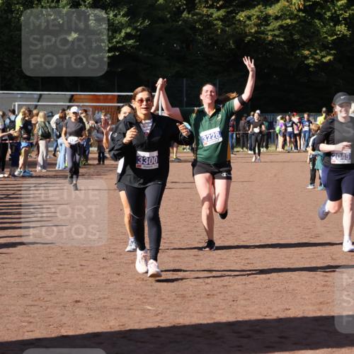 27.09.2026 - 35. Volkslauf durch das schöne Alstertal Strokosch-Dieckow http://msf.ph/oto/10584547 27.09.2026 11:35:54 Ziel 2045, 3087, 3101, 3138, 3228, 3300 meine-sportfotos.de