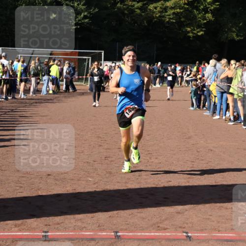 27.09.2026 - 35. Volkslauf durch das schöne Alstertal Strokosch-Dieckow http://msf.ph/oto/10584551 27.09.2026 11:35:48 Ziel 1430, 2045, 3101, 3228, 3300 meine-sportfotos.de