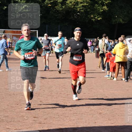27.09.2026 - 35. Volkslauf durch das schöne Alstertal Strokosch-Dieckow http://msf.ph/oto/10584556 27.09.2026 11:51:30 Ziel 1486, 1499, 1500, 1507, 1519 meine-sportfotos.de
