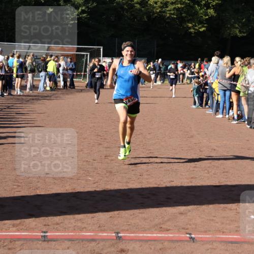 27.09.2026 - 35. Volkslauf durch das schöne Alstertal Strokosch-Dieckow http://msf.ph/oto/10584559 27.09.2026 11:35:47 Ziel 1430, 3300 meine-sportfotos.de