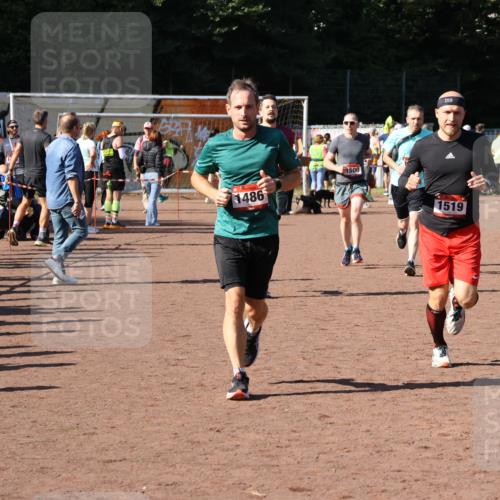 27.09.2026 - 35. Volkslauf durch das schöne Alstertal Strokosch-Dieckow http://msf.ph/oto/10584560 27.09.2026 11:51:30 Ziel 1486, 1499, 1500, 1507, 1519 meine-sportfotos.de