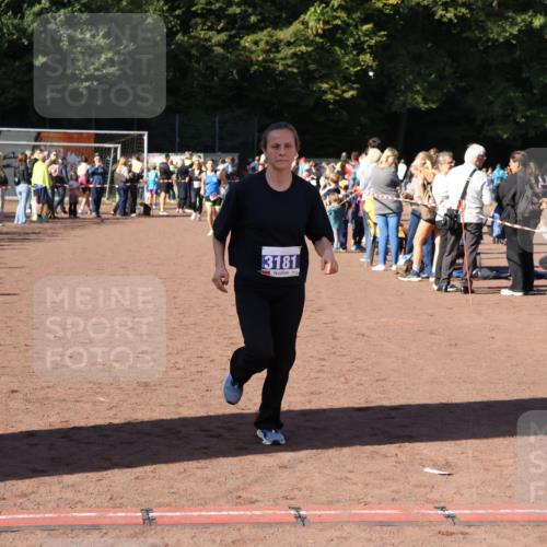 27.09.2026 - 35. Volkslauf durch das schöne Alstertal Strokosch-Dieckow http://msf.ph/oto/10584563 27.09.2026 11:35:42 Ziel 1430, 3181, 3416 meine-sportfotos.de