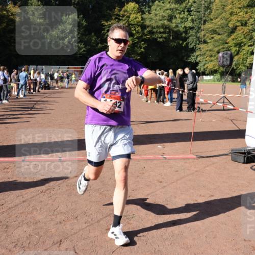 27.09.2026 - 35. Volkslauf durch das schöne Alstertal Strokosch-Dieckow http://msf.ph/oto/10584597 27.09.2026 11:51:24 Ziel 1129, 1486, 1492, 1496, 1519 meine-sportfotos.de
