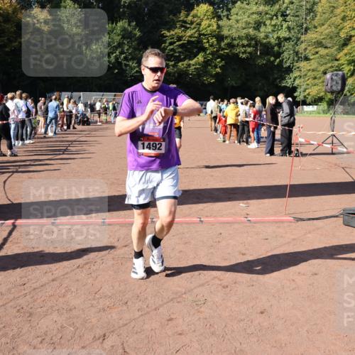 27.09.2026 - 35. Volkslauf durch das schöne Alstertal Strokosch-Dieckow http://msf.ph/oto/10584603 27.09.2026 11:51:24 Ziel 1129, 1486, 1492, 1496, 1519 meine-sportfotos.de