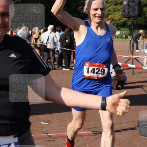 27.09.2026 - 35. Volkslauf durch das schöne Alstertal Strokosch-Dieckow http://msf.ph/oto/10584606 27.09.2026 11:35:28 Ziel 1429, 3131, 3271, 3303 meine-sportfotos.de