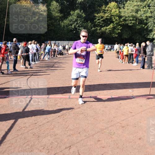 27.09.2026 - 35. Volkslauf durch das schöne Alstertal Strokosch-Dieckow http://msf.ph/oto/10584618 27.09.2026 11:51:24 Ziel 1129, 1486, 1492, 1496, 1519 meine-sportfotos.de