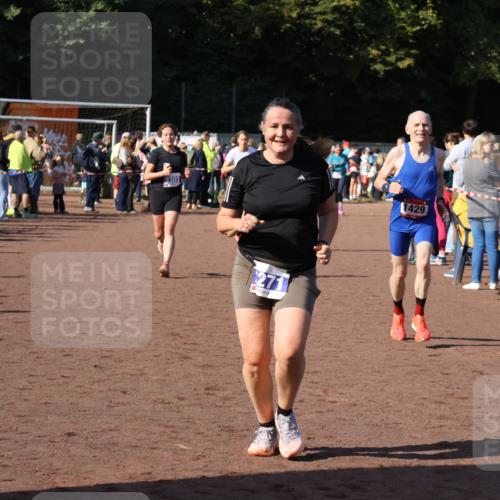 27.09.2026 - 35. Volkslauf durch das schöne Alstertal Strokosch-Dieckow http://msf.ph/oto/10584621 27.09.2026 11:35:25 Ziel 1429, 3131, 3271, 3303, 3349 meine-sportfotos.de