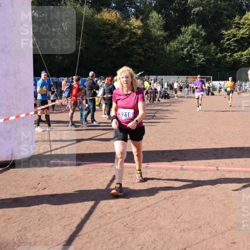 27.09.2026 - 35. Volkslauf durch das schöne Alstertal Strokosch-Dieckow http://msf.ph/oto/10584629 27.09.2026 11:51:21 Ziel 1129, 1492, 1496, 3023, 3218 meine-sportfotos.de