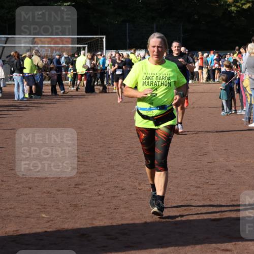 27.09.2026 - 35. Volkslauf durch das schöne Alstertal Strokosch-Dieckow http://msf.ph/oto/10584630 27.09.2026 11:35:21 Ziel 1429, 3271, 3349 meine-sportfotos.de