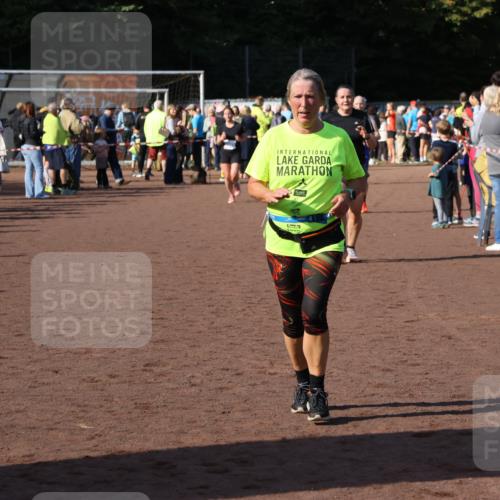 27.09.2026 - 35. Volkslauf durch das schöne Alstertal Strokosch-Dieckow http://msf.ph/oto/10584632 27.09.2026 11:35:21 Ziel 1429, 3271, 3349 meine-sportfotos.de