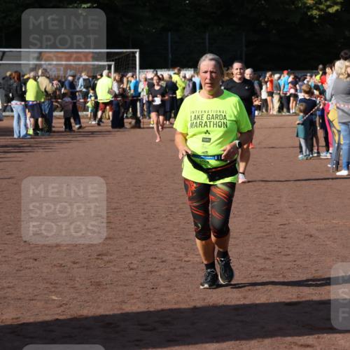 27.09.2026 - 35. Volkslauf durch das schöne Alstertal Strokosch-Dieckow http://msf.ph/oto/10584634 27.09.2026 11:35:21 Ziel 1429, 3271, 3349 meine-sportfotos.de