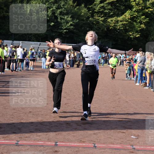 27.09.2026 - 35. Volkslauf durch das schöne Alstertal Strokosch-Dieckow http://msf.ph/oto/10584649 27.09.2026 11:35:14 Ziel 3079, 3080, 3349 meine-sportfotos.de