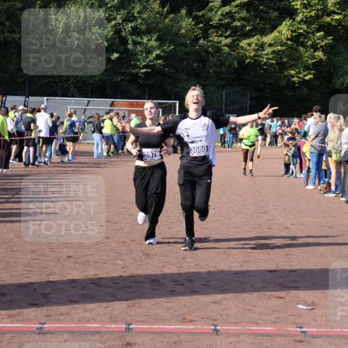 27.09.2026 - 35. Volkslauf durch das schöne Alstertal Strokosch-Dieckow http://msf.ph/oto/10584667 27.09.2026 11:35:13 Ziel 3079, 3080 meine-sportfotos.de