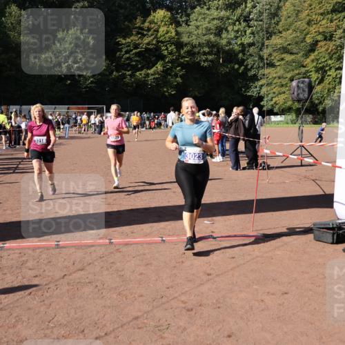 27.09.2026 - 35. Volkslauf durch das schöne Alstertal Strokosch-Dieckow http://msf.ph/oto/10584668 27.09.2026 11:51:18 Ziel 1129, 1492, 1496, 3023, 3218 meine-sportfotos.de