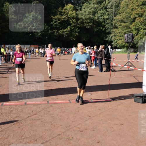 27.09.2026 - 35. Volkslauf durch das schöne Alstertal Strokosch-Dieckow http://msf.ph/oto/10584670 27.09.2026 11:51:18 Ziel 1129, 1492, 1496, 3023, 3218 meine-sportfotos.de